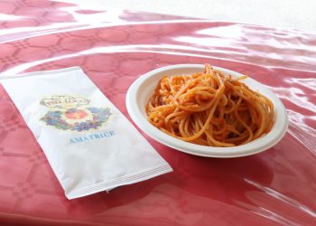Amatriciana, sessant’anni di storia tornano in piazza; il sindaco Franchi in visita alla mostra “60”