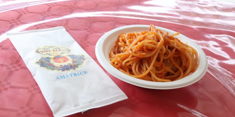 Amatriciana, sessant’anni di storia tornano in piazza; il sindaco Franchi in visita alla mostra “60”
