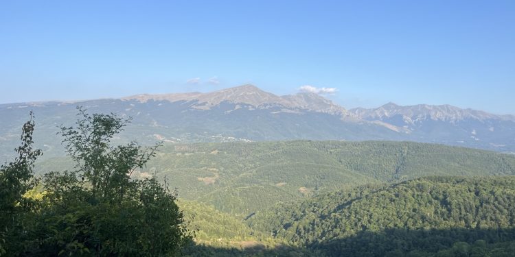 Cassino di Accumoli: un balcone di pace sospeso tra boschi e memoria