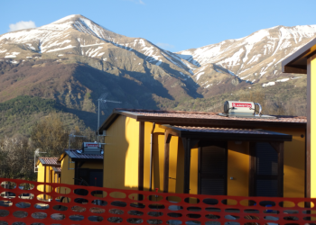 Le pareti sottili dell’anima: la vita sospesa dentro i SAE dell’Appennino