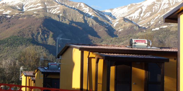 Le pareti sottili dell’anima: la vita sospesa dentro i SAE dell’Appennino